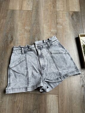 Universal thread High-Waist Washed Gray Denim  shorts size 8
